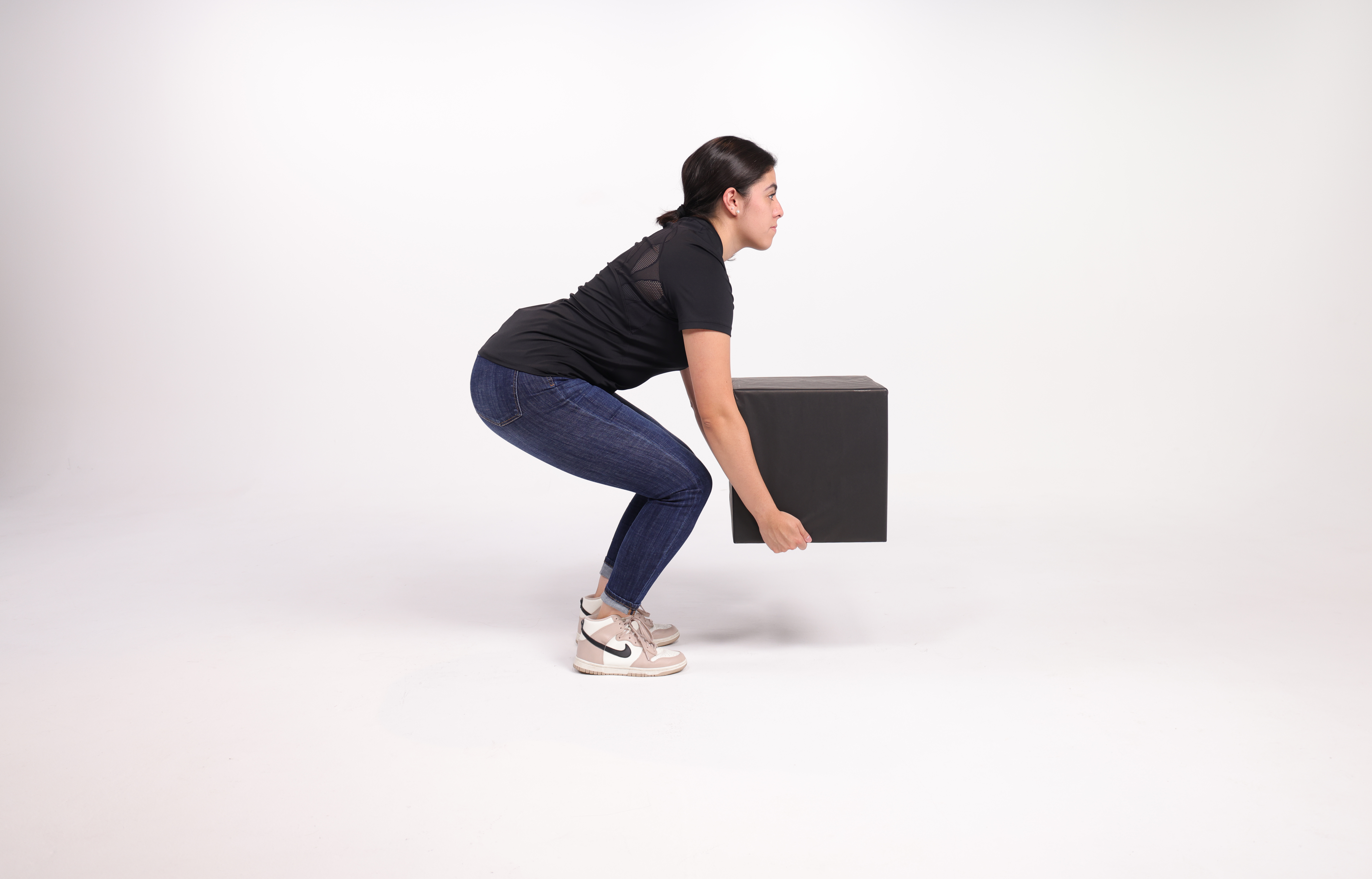 Levantando una caja Levantando una caja