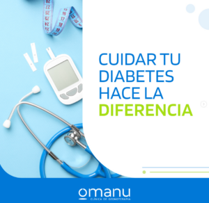 Glucómetro, tiras reactivas, cinta métrica y estetoscopio sobre fondo azul, imagen sobre el cuidado y control de la diabetes tipo 2 en Ománu Clínica de Ozonoterapia.